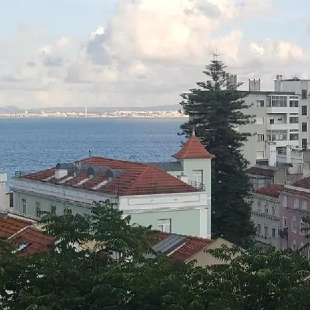 Sunny Double In A Shared Close To Downtown Homestay